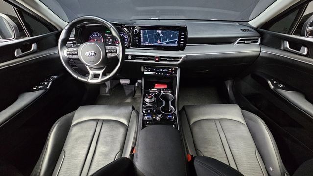 Луксозна кола под наем за бал, сватба/vip transfer с шофьор –  София | 4 часа