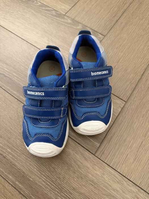 Продам детскую обувь