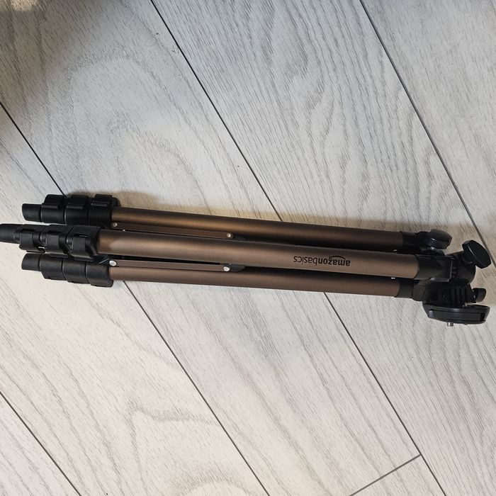 Trepied Amazon Basics 127cm cu geantă