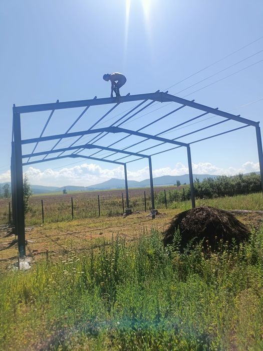 Vând hală metalică 8 m lățime cu 30 m lungime cu 4 m la streașină