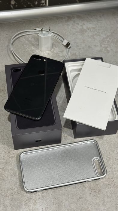 iPhone 8 Plus 64GB в идеальном состоянии