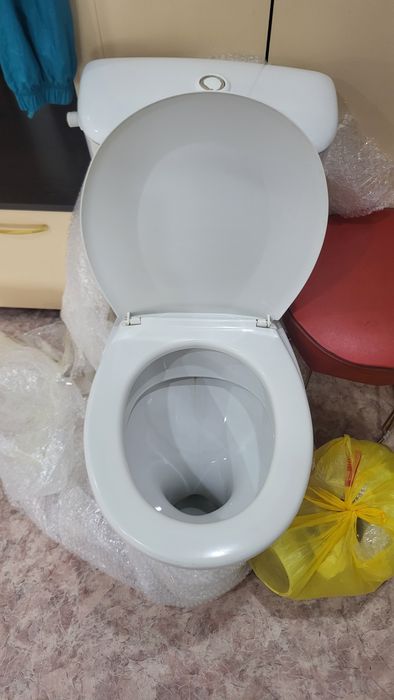 Продам туалет белый