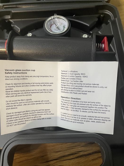 Вакуумна вендуза с манометър и куфар