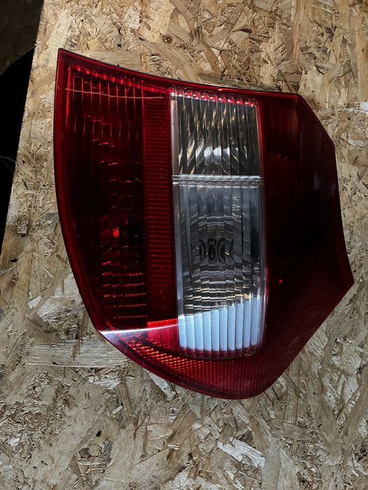 Stop Lampa Tripla Spate Dreapta Bmw Seria 1 E81 E87 2004-07