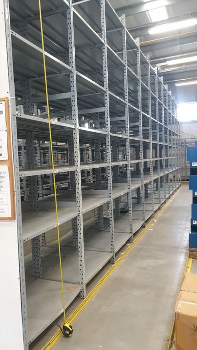 Rafturi metalice pentru depozitare