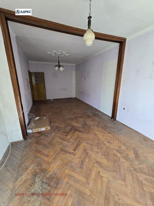 Продава се Тристаен апартамент в Плевен, Идеален център - 103 кв.м за 1554 €/кв.м - Снимка #1