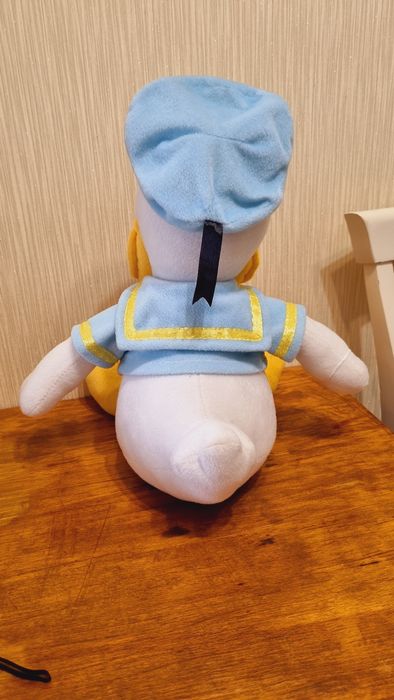 Продам игрушку "Дональд Дак"