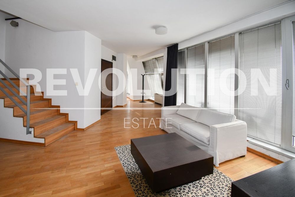 Мезонет с ГАРАЖ в центъра на София.