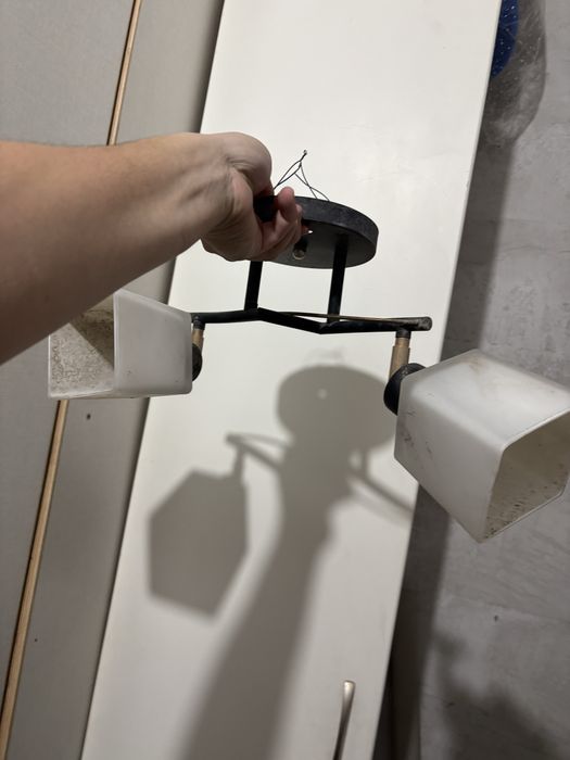 Продам люстру ..