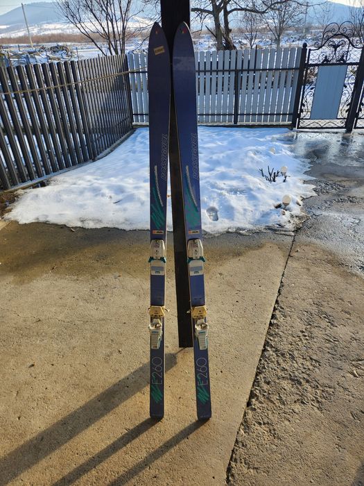 Vând Schiuri de 1,60 m