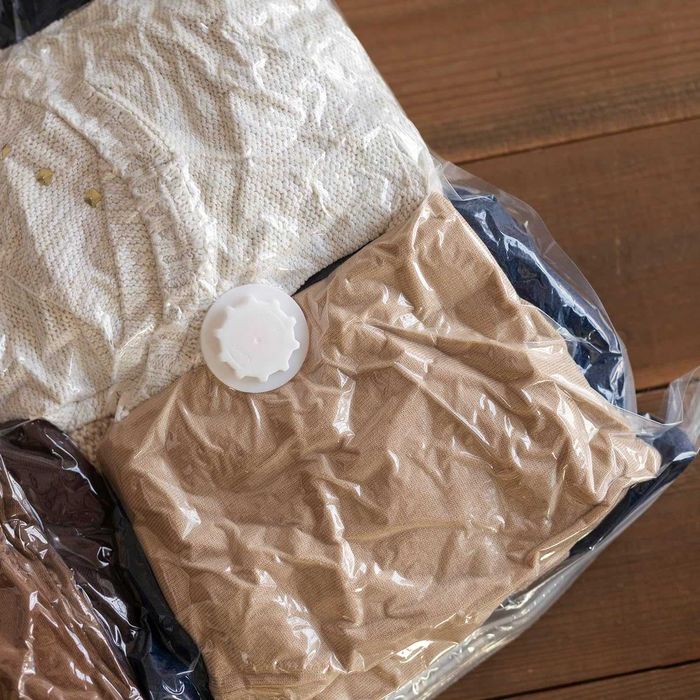 Set 10 saci de vidat haine 50x70 cm cu pompa de aer inclusa