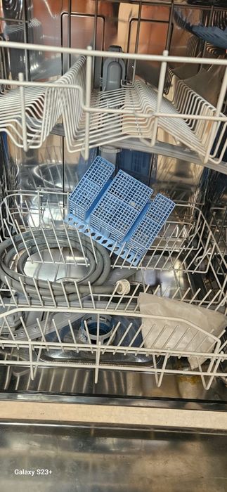 Продам посудомоечную машину Indesit