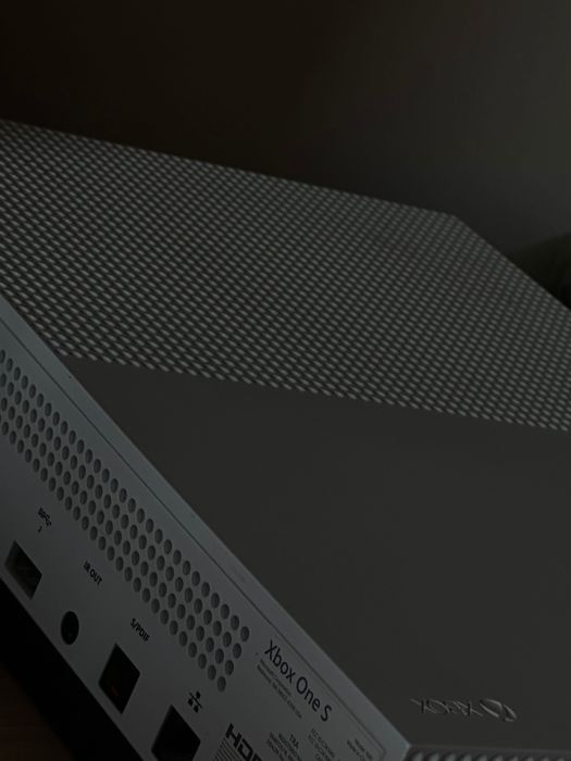 Xbox One S - 500gb FC26 si 2 controller