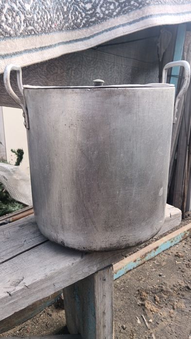 Кастрюль большой 20л.советтык.харошом состояний.