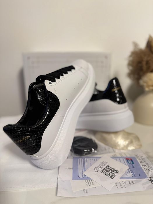 Adidasi Alexander M C Q U E E N Piele Neagra