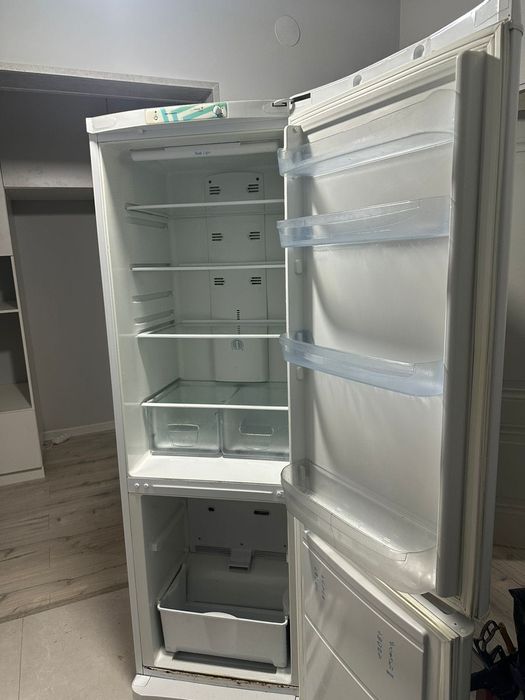 Холодильник Indesit !