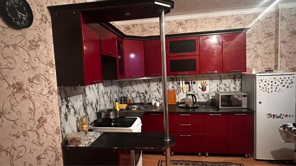 Продам Кухонный Гарнтирур