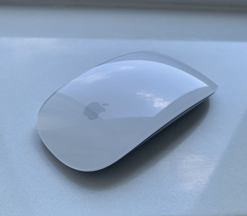 MacBook Pro 13” 2022 M2 | 8GB RAM | 512GB SSD | Touch Bar + Apple Magic Mouse