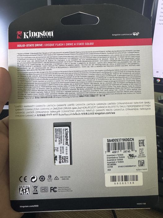 Жесткий диск  SSD Kingston 1 терабай
