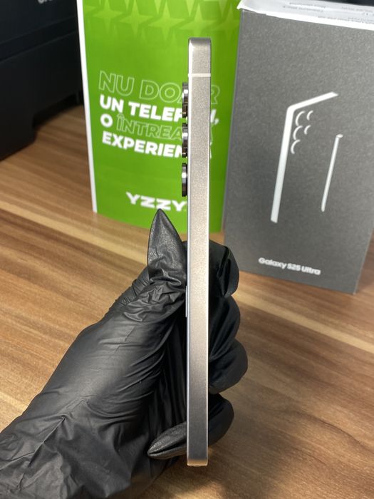 Samsung Galaxy s25 ultra • 256 GB • Titanium Black