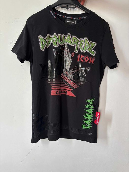 Vand tricou dsquared2 original doar cateva purtari marimes s are o stare foarte buna nu este deloc uzat