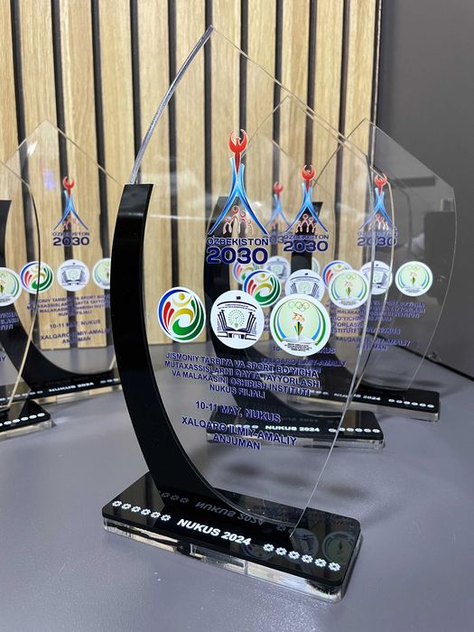 Statuetka Статуэтка