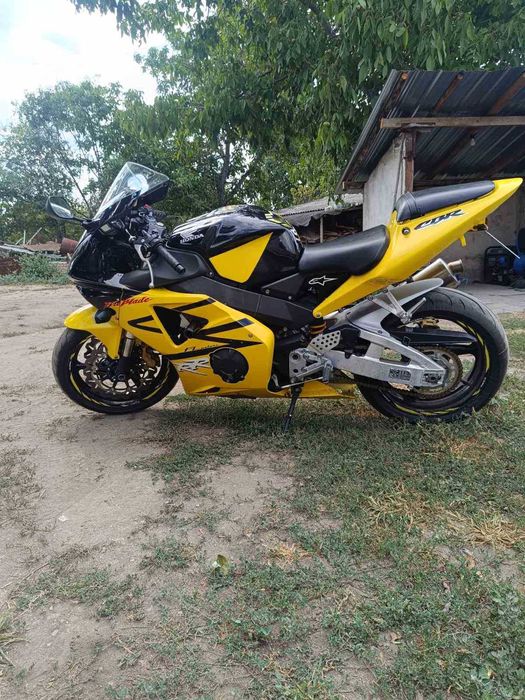Продавам Honda CBR 954