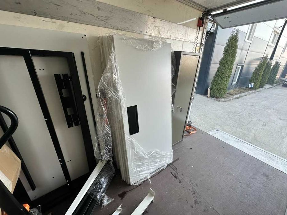 Офис бюро 160×70 с метална конструкция и регулируема височина