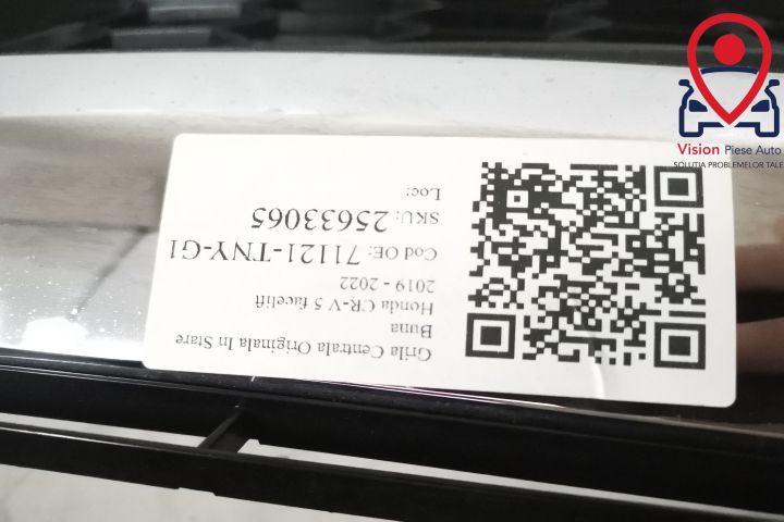 Хонда ЦР-В / Honda CR-V Оригинална централна решетка в добро състояние