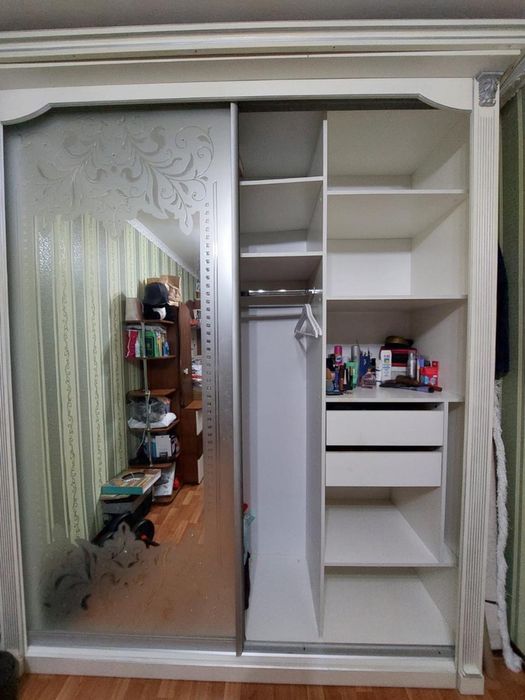 Шкаф плотяной продается