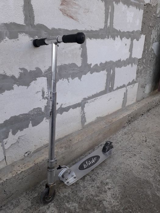 Trotinetă pliabilă și reglabilă