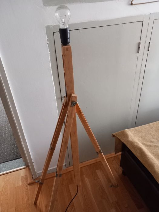 Vând lampă de podea reglabilă