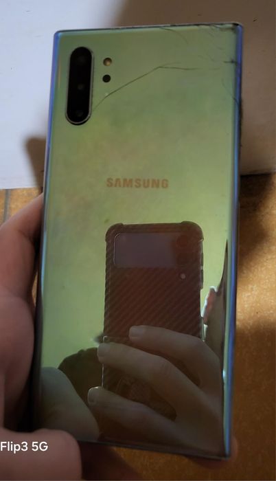 Продавам Samsung note 10 plus