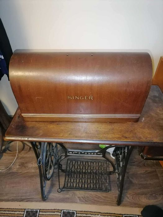 Mașina de cusut Singer veche
