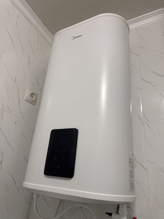 продам водонагреватель midea