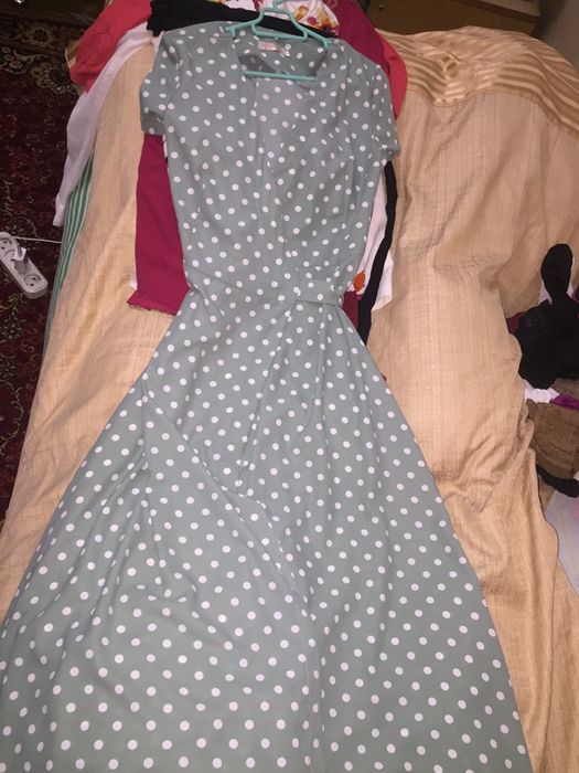 СРОЧНО ПРОДАМ женские платья