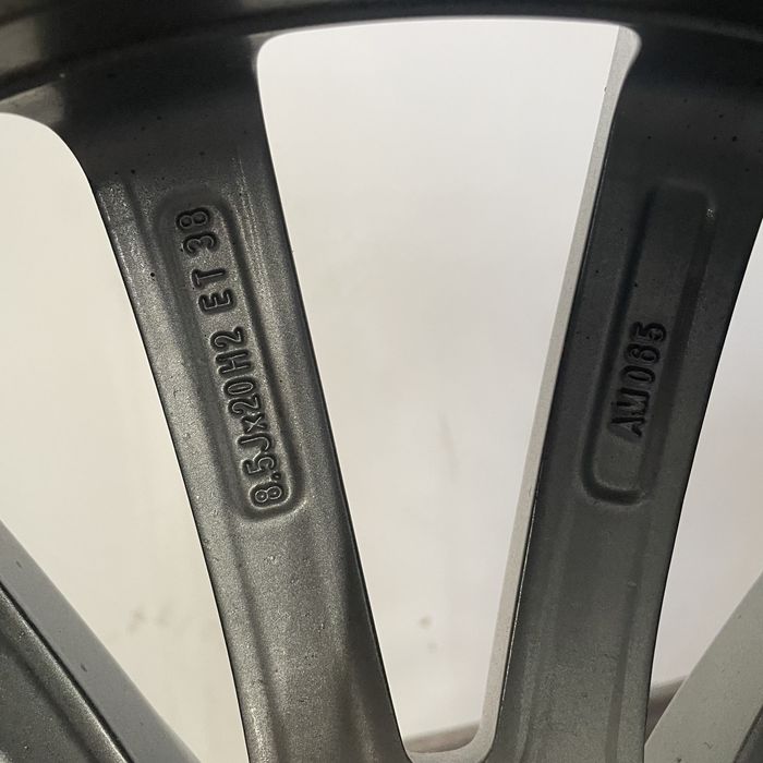 Masuta 30x60x65 din janta de masina Mercedes AMG