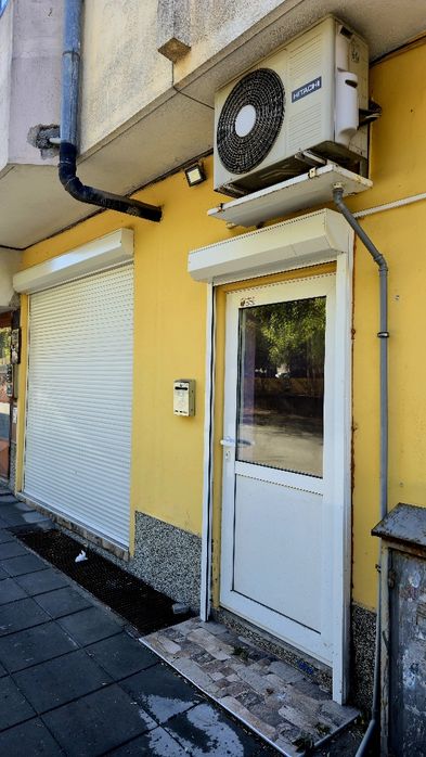 Дава се под наем Магазин в Русе, Ялта - 30 кв.м за 178.5 € - Снимка #1