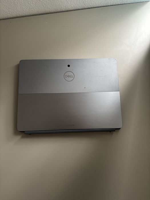 Laptop Dell 2 in 1 (Laptop si Tableta) 12,3 inch• windows 11• Procesor i5• 256 gb• touch screen• Usb C• taste luminate•