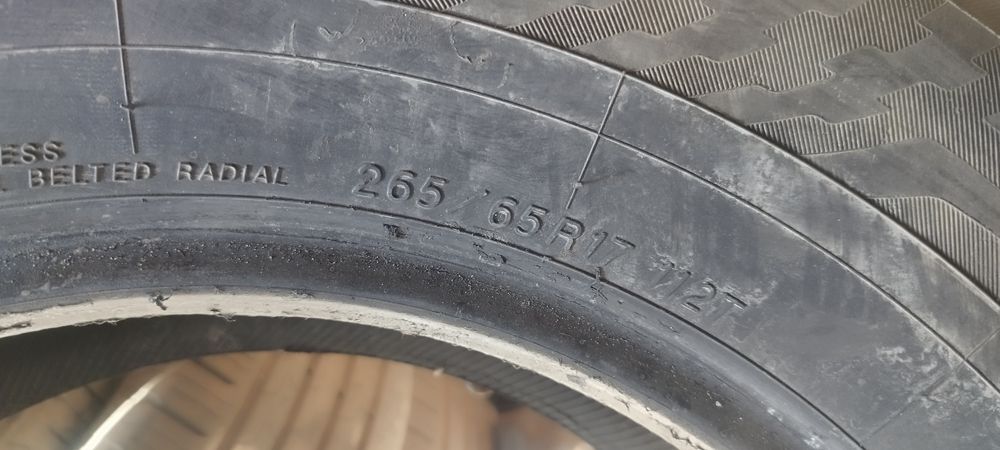 Продам зимние шины 265/65/17