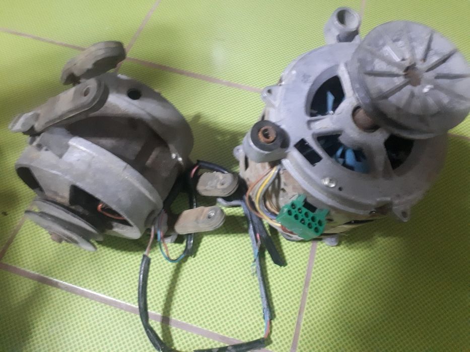 Vînd 2motoare de mașina spalat pt cele două bucăți  250lei