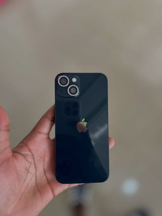 продам iPhone 13