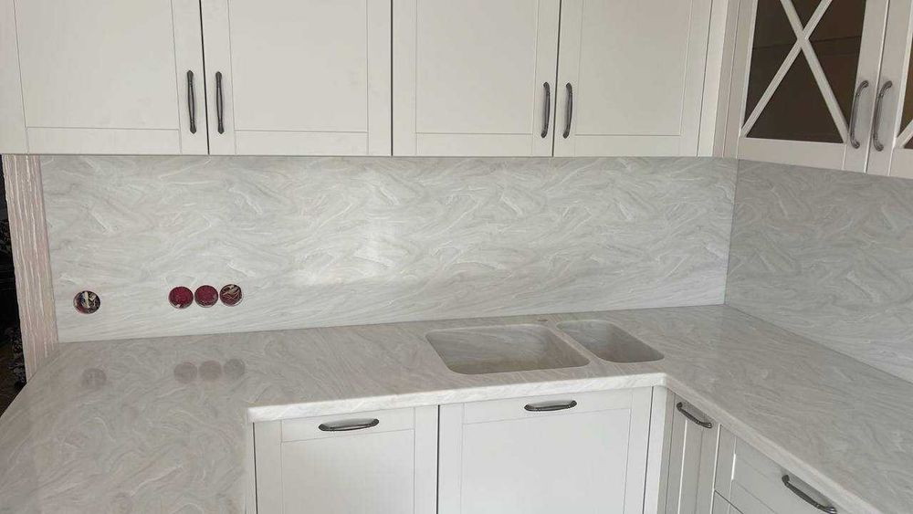 Столешница из камня на кухню (акрил,кварц), барные стойки, умывальники