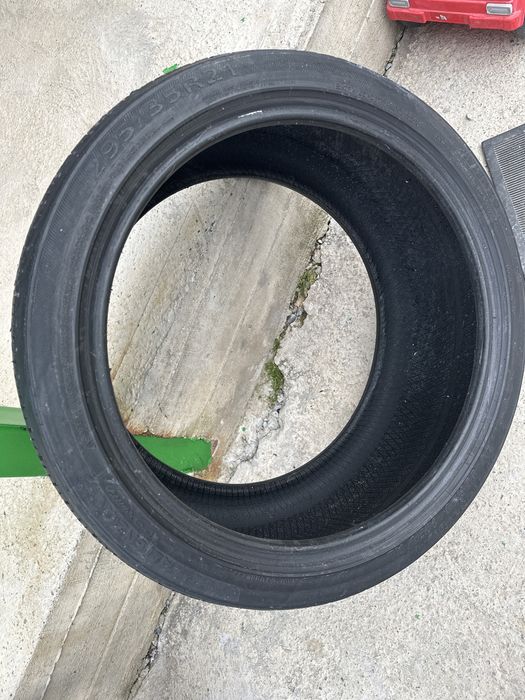 Продам 295/35R21