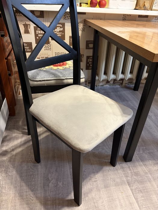 продам стол кухонный