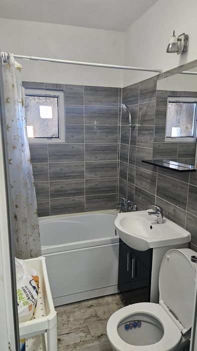 Închiriez apartament