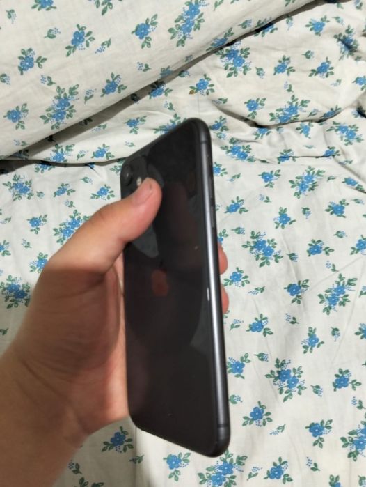 Продам 11 айфон в