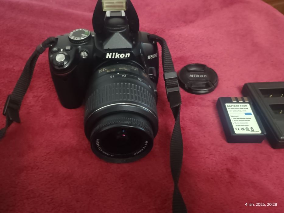 Aparat foto DSLR Nikon D3000, obiectiv 18-55 VR