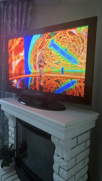 Продам срочно телевизор