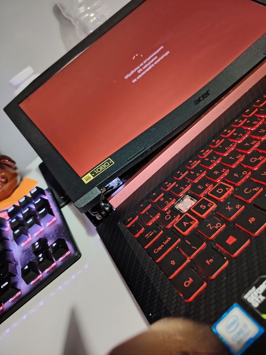Acer Nitro 5 (17.3" Full HD / i7 8th Gen / 16GB RAM / GTX 1050 / 500GB SSD) — изисква ремонт на Матрица